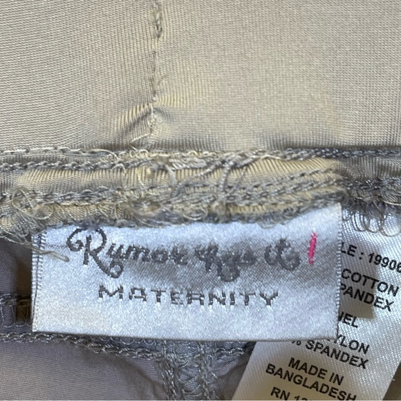 Rumor Has It, Maternity Cargo Capris. Size Medium. In excellent condition! - Picture 4 of 6